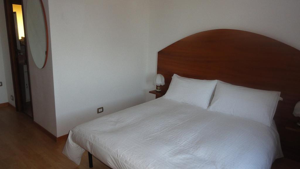 Bed And Breakfast La Corte Degli Ulivi Civitavecchia Szoba fotó