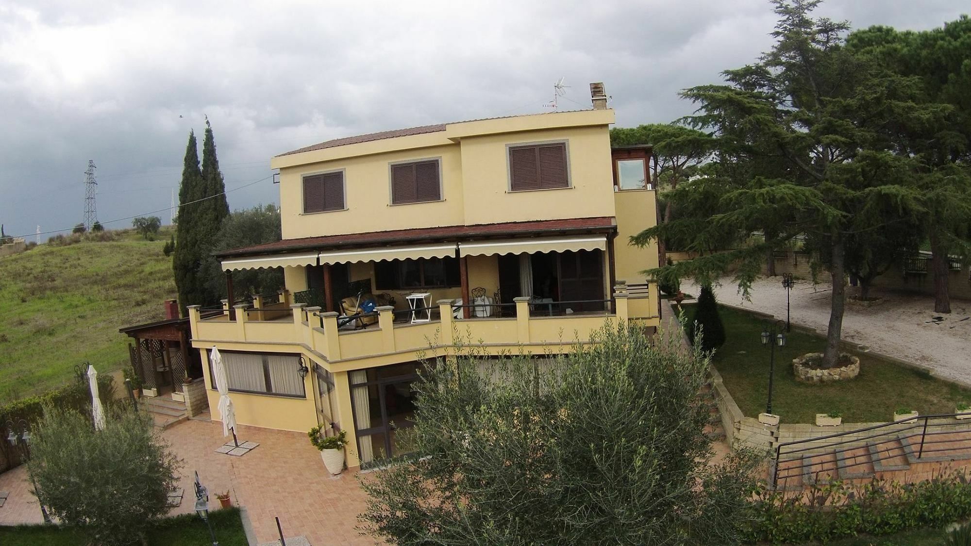 Bed And Breakfast La Corte Degli Ulivi Civitavecchia Kültér fotó