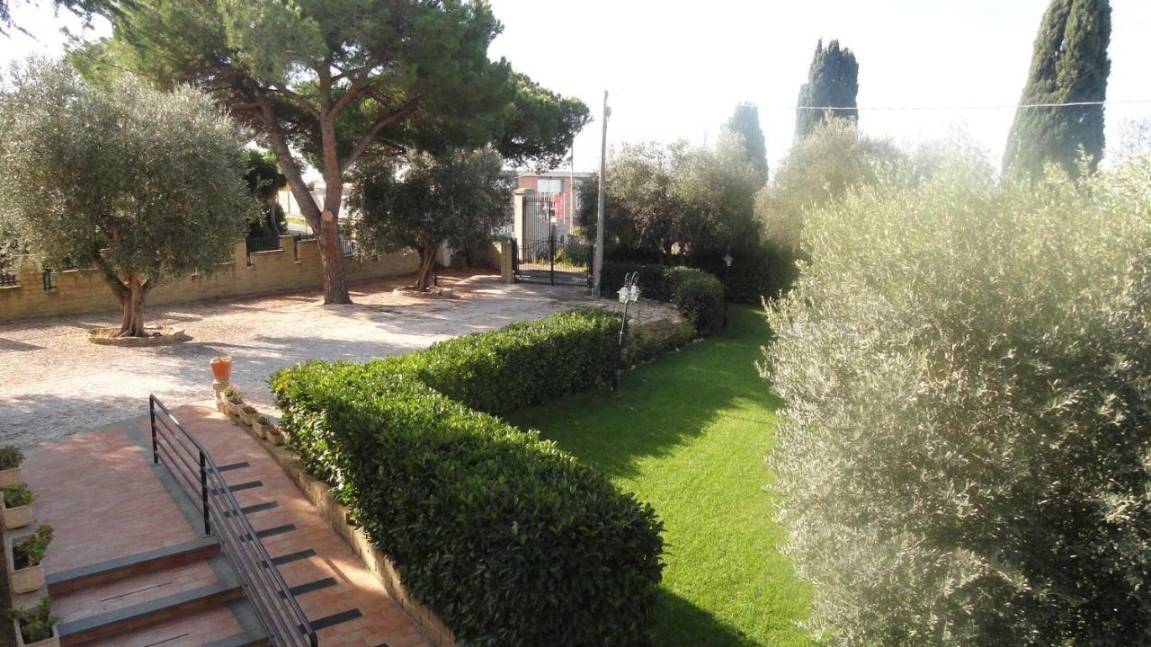 Bed And Breakfast La Corte Degli Ulivi Civitavecchia Kültér fotó