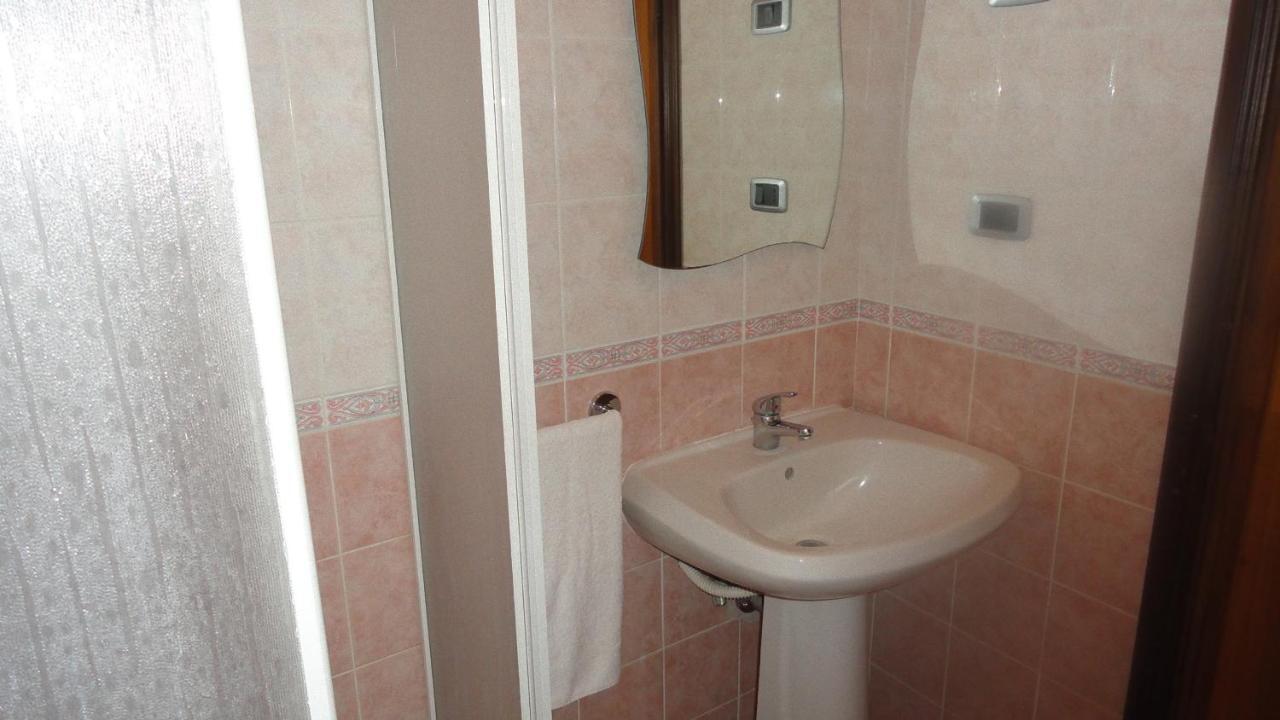 Bed And Breakfast La Corte Degli Ulivi Civitavecchia Szoba fotó
