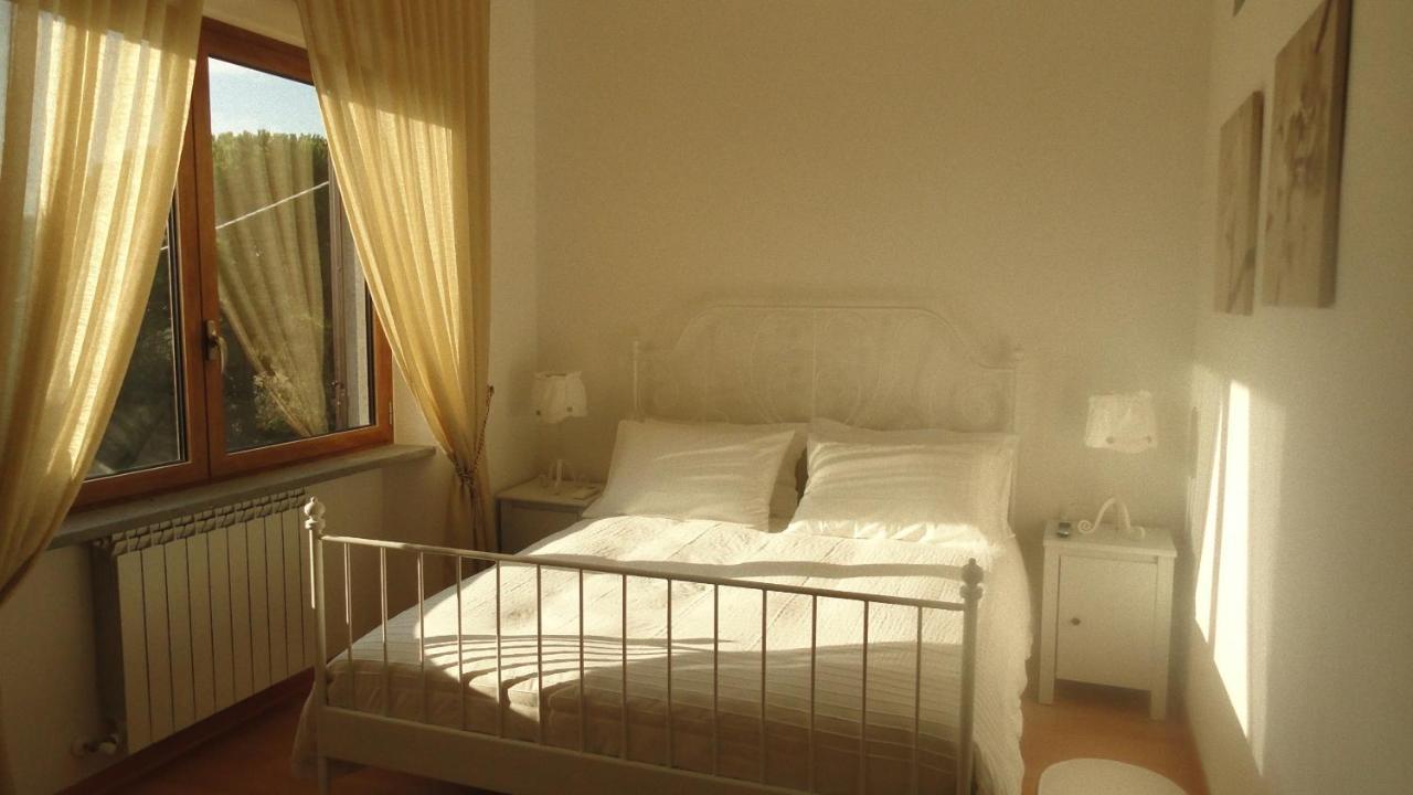 Bed And Breakfast La Corte Degli Ulivi Civitavecchia Szoba fotó