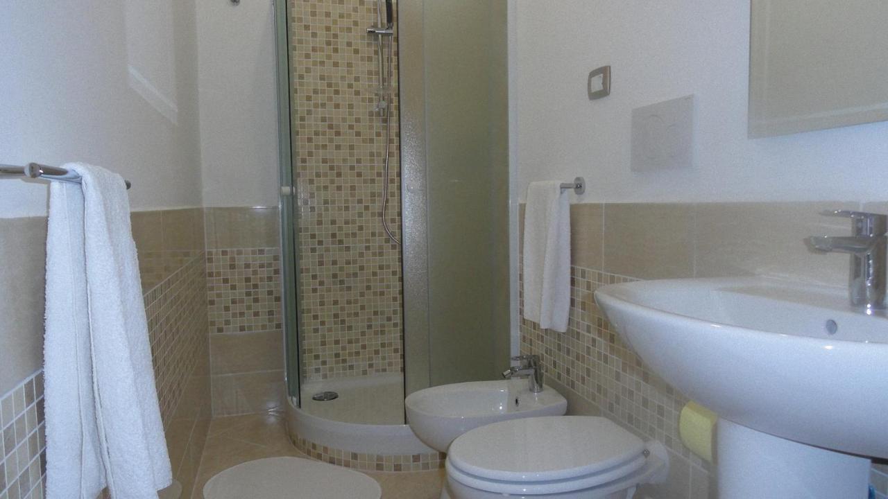 Bed And Breakfast La Corte Degli Ulivi Civitavecchia Szoba fotó